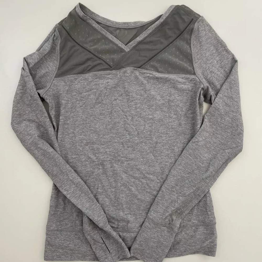 Lululemon Women’s Just Breathe Gray Long Sleeve Mesh Top Thumbholes Yoga